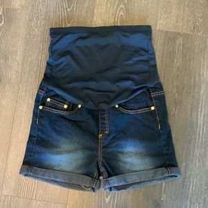NWT Maternity blue Jean shorts SIZE small